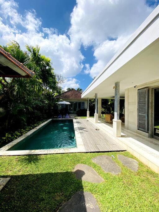 Villa Biru - 500M Batubelig Beach Canggu  Exterior photo