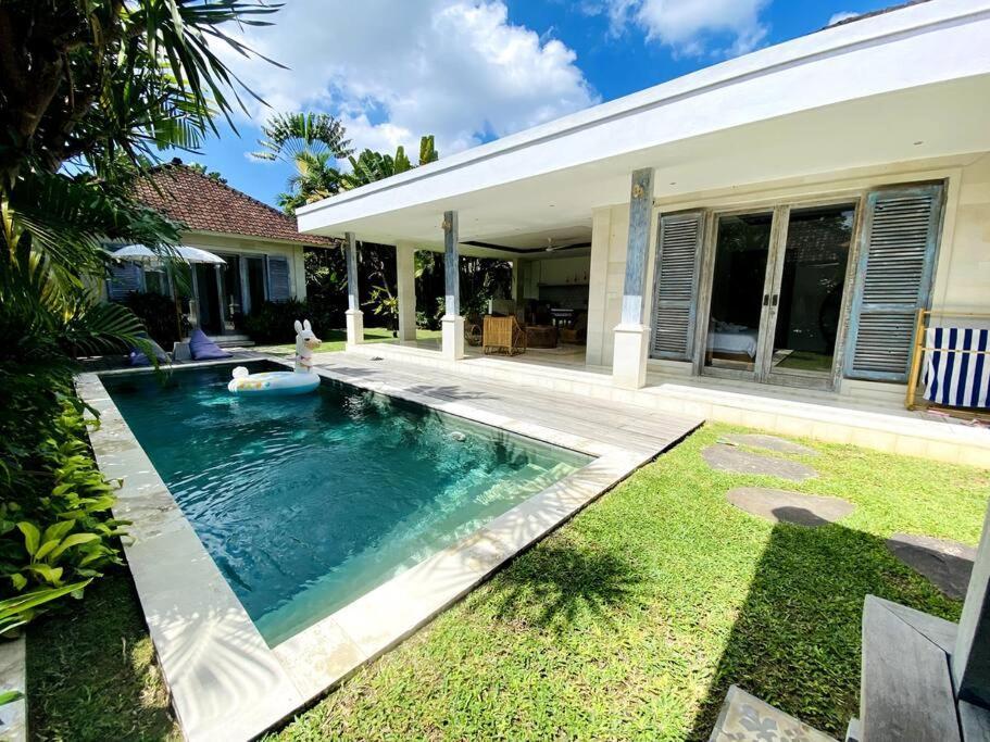Villa Biru - 500M Batubelig Beach Canggu  Exterior photo