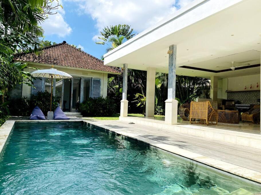 Villa Biru - 500M Batubelig Beach Canggu  Exterior photo