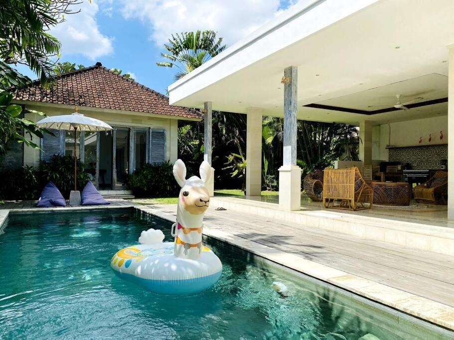 Villa Biru - 500M Batubelig Beach Canggu  Exterior photo
